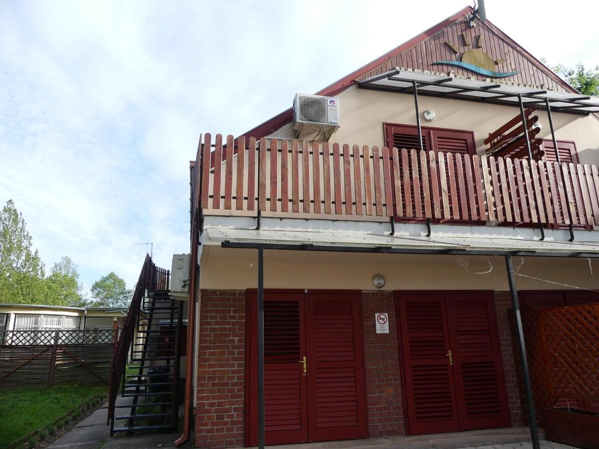 Napsugar Apartman Baja Buitenkant foto
