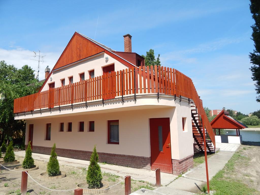 Napsugar Apartman Baja Buitenkant foto